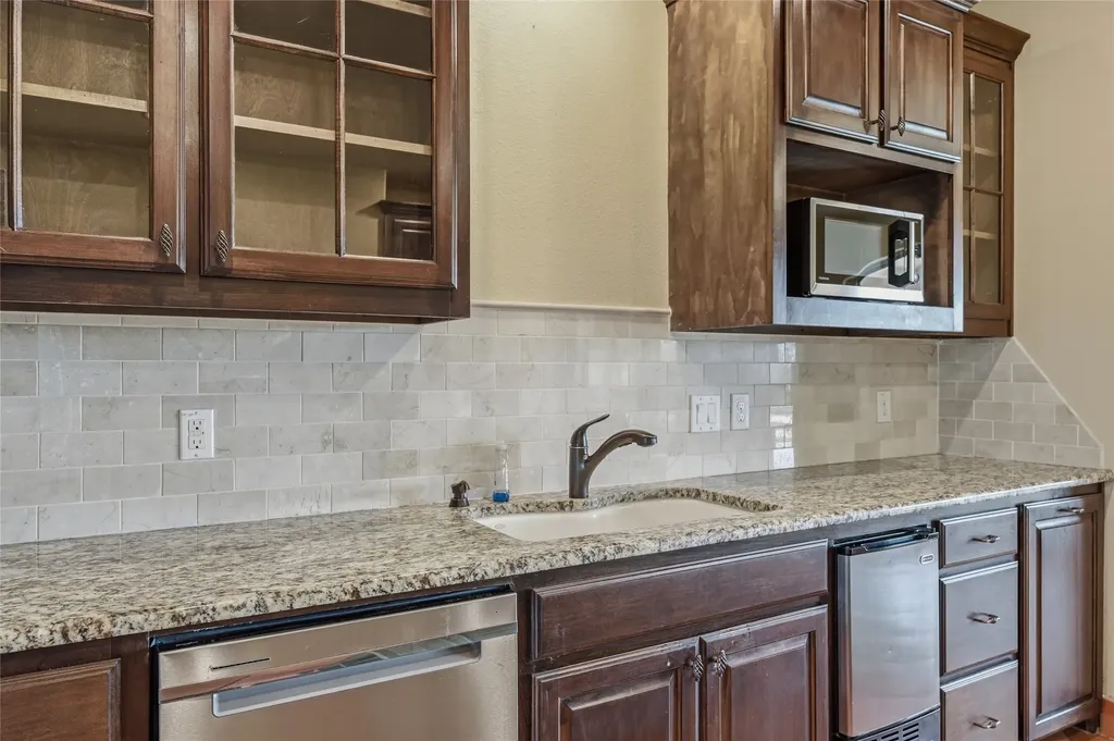 1200 Eagle Glen Pass Gunter TX 75058