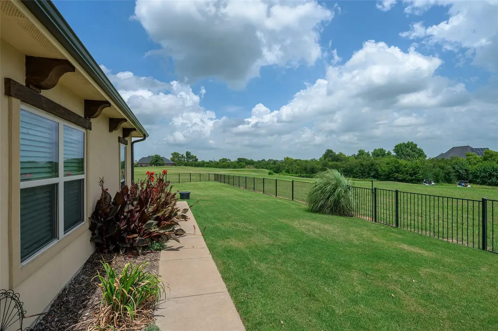 1200 Eagle Glen Pass Gunter TX 75058