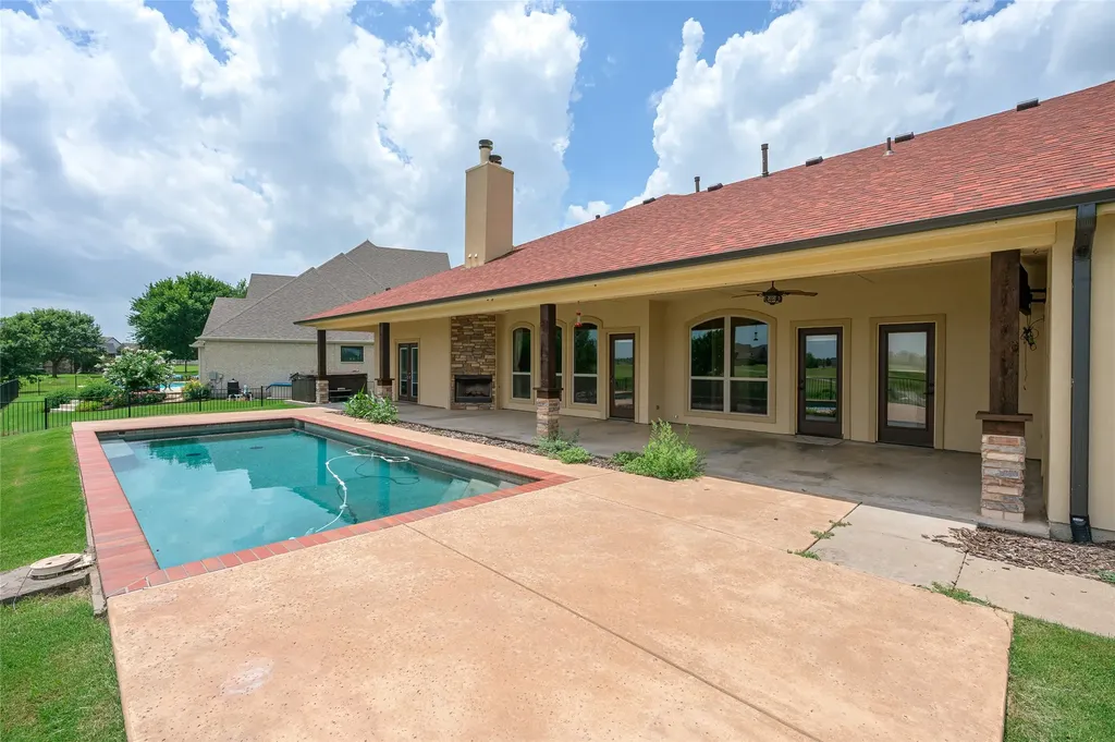 1200 Eagle Glen Pass Gunter TX 75058
