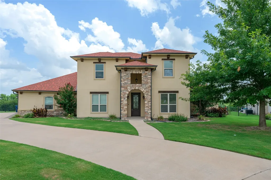 1200 Eagle Glen Pass Gunter TX 75058