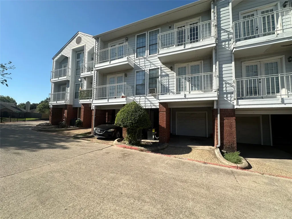 9823 Summerwood Circle Dallas TX 75243