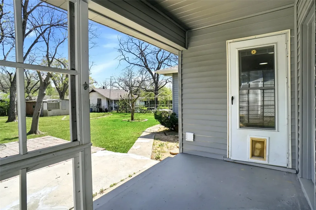 705 Vine Street Euless TX 76040