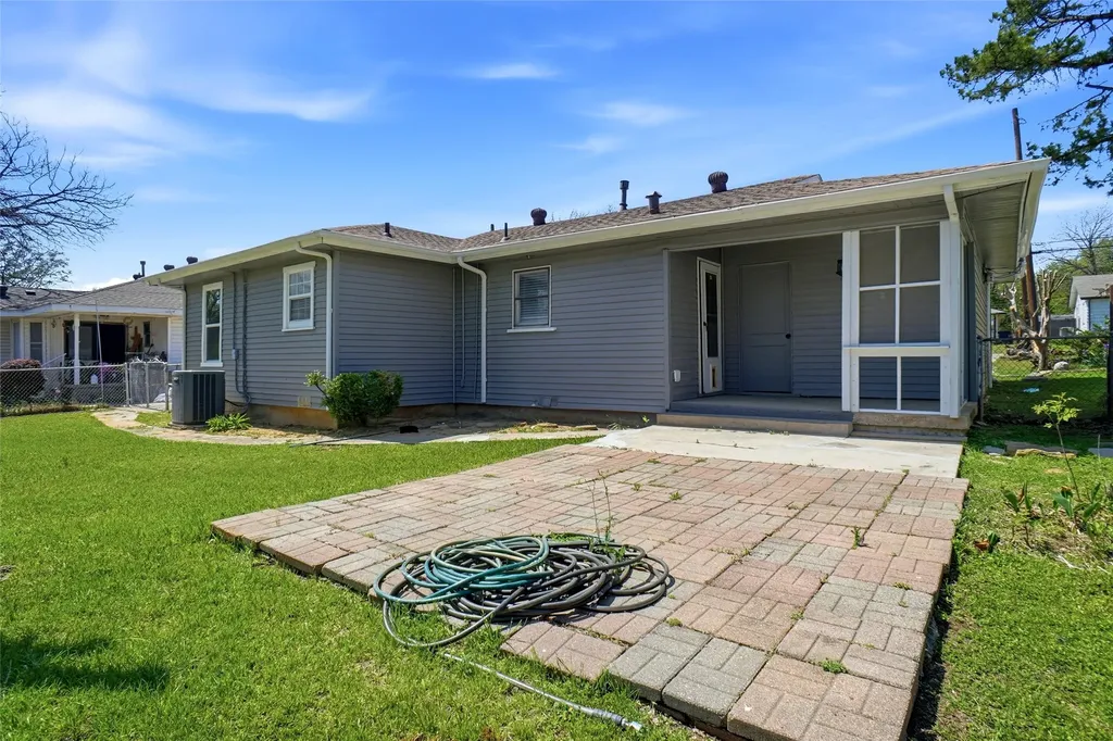 705 Vine Street Euless TX 76040