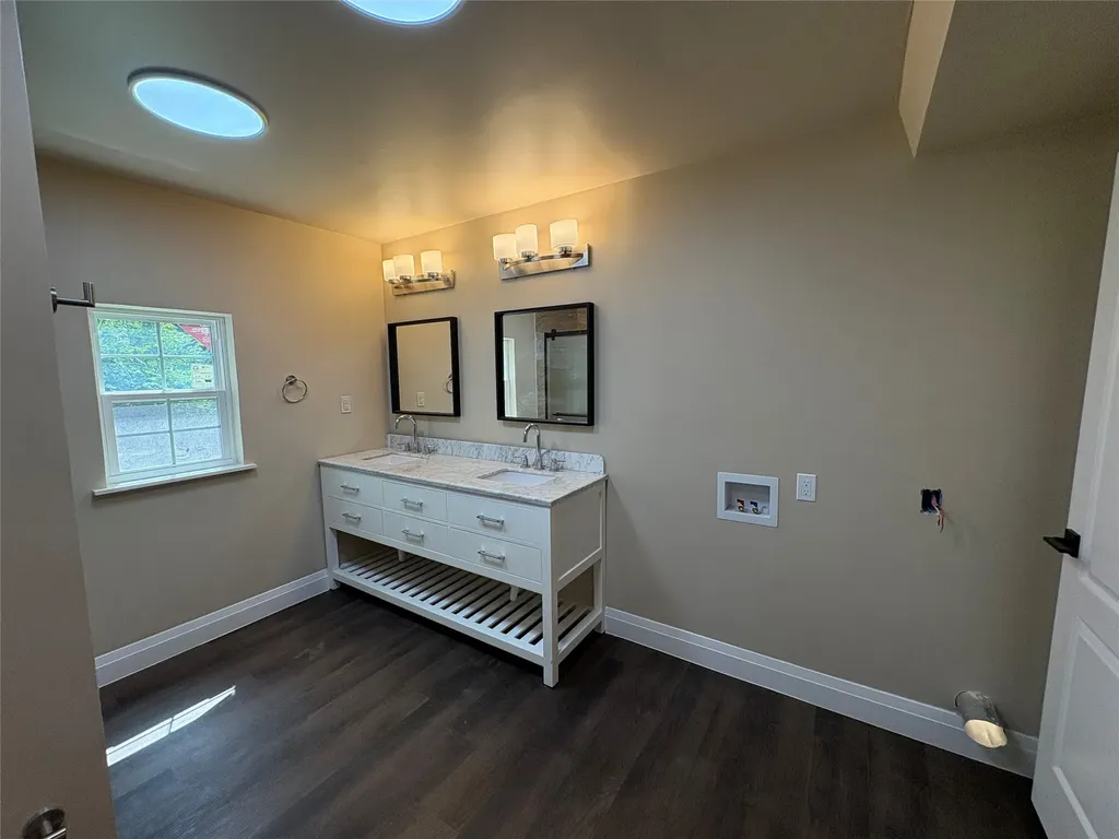 705 Vine Street Euless TX 76040
