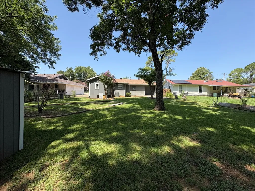 705 Vine Street Euless TX 76040
