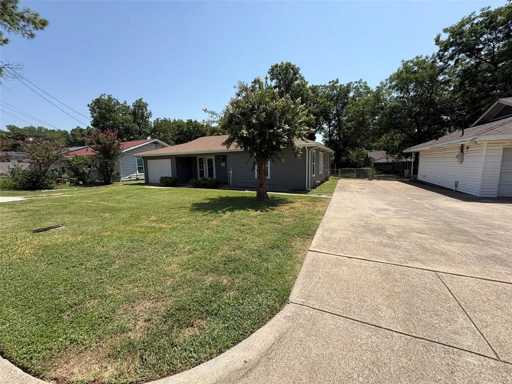 705 Vine Street Euless TX 76040