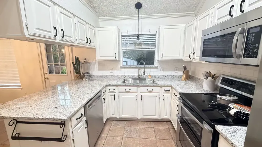 1121 Holly Drive Carrollton TX 75010