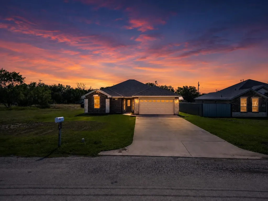 1007 SW 2nd Avenue Mineral Wells TX 76067