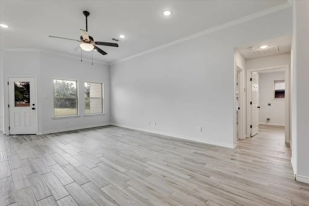 1007 SW 2nd Avenue Mineral Wells TX 76067