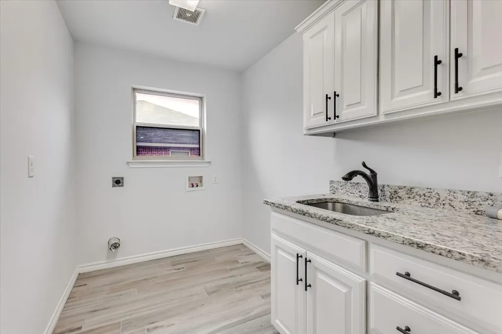 1007 SW 2nd Avenue Mineral Wells TX 76067