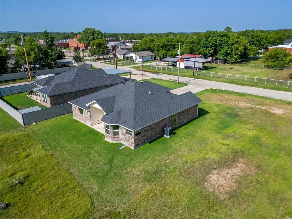 1007 SW 2nd Avenue Mineral Wells TX 76067