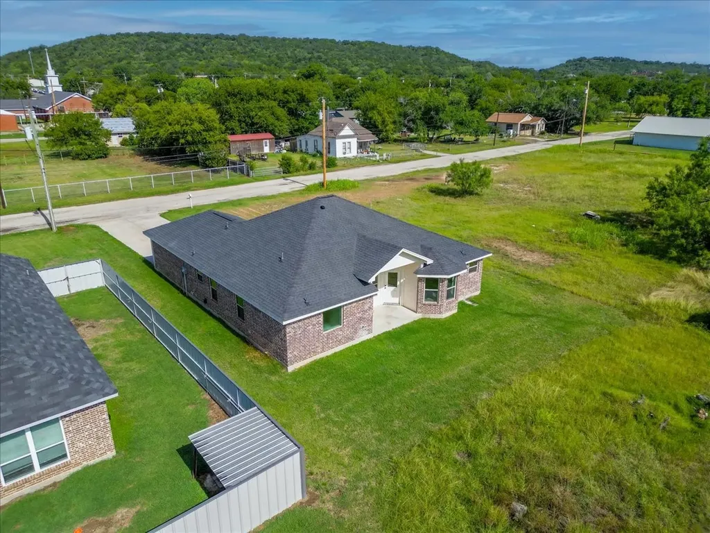 1007 SW 2nd Avenue Mineral Wells TX 76067
