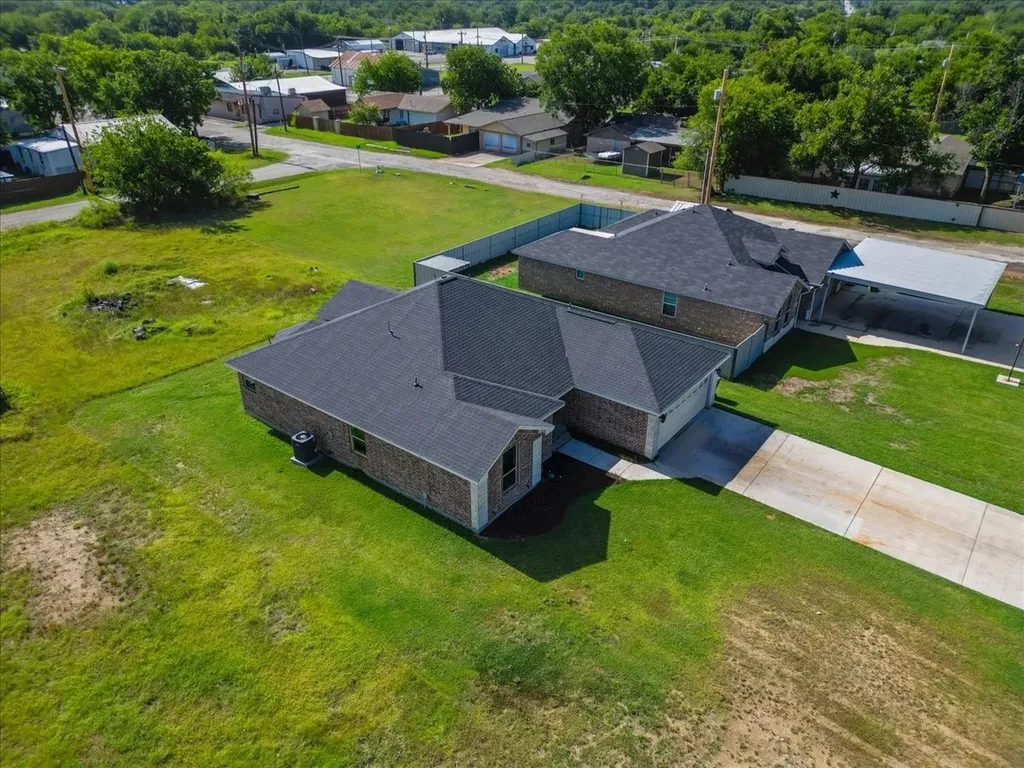 1007 SW 2nd Avenue Mineral Wells TX 76067