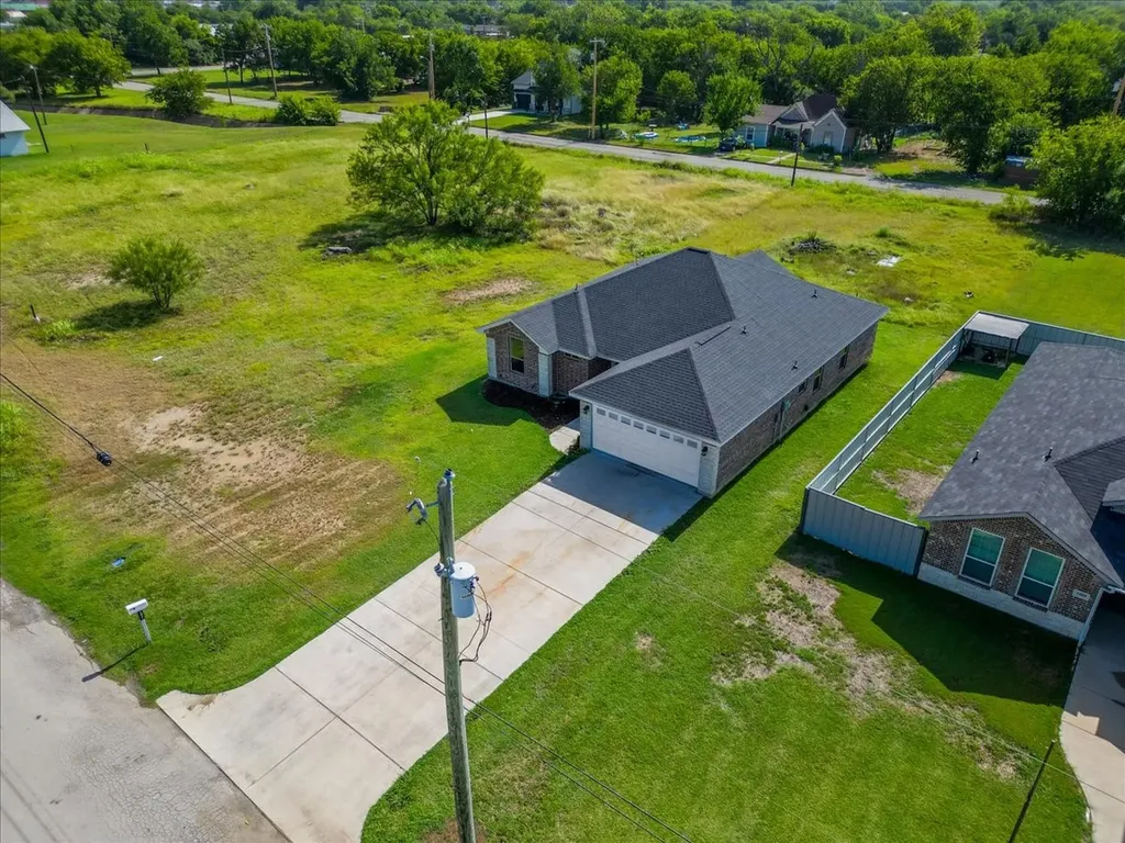 1007 SW 2nd Avenue Mineral Wells TX 76067