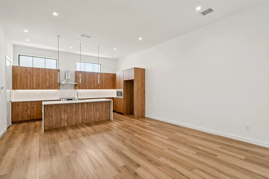 1727 Novela Way Dallas TX 75215