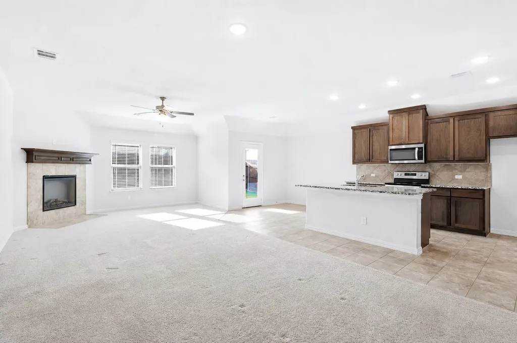 3020 Cliffview Drive Sanger TX 76266