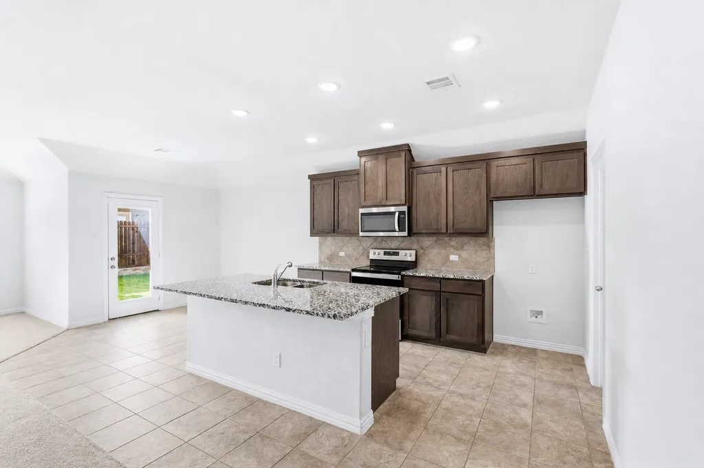 3020 Cliffview Drive Sanger TX 76266