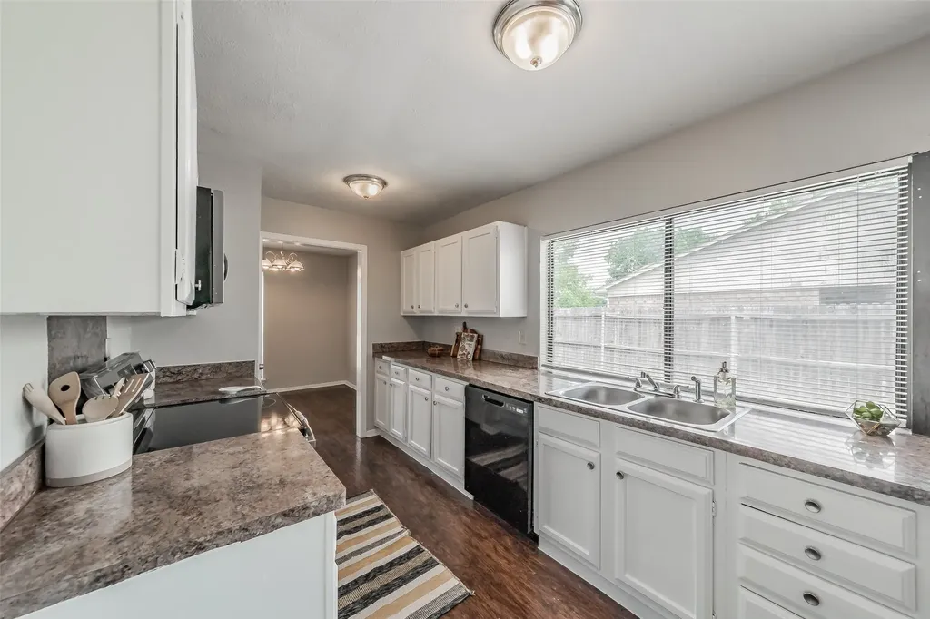 720 Nora Lane Desoto TX 75115