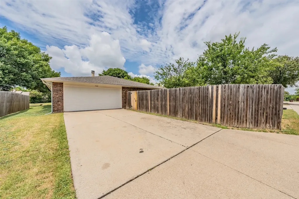 720 Nora Lane Desoto TX 75115