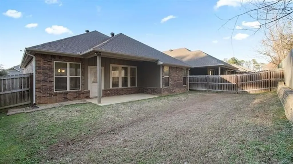 2927 Meadow Brook Trail Tyler TX 75701