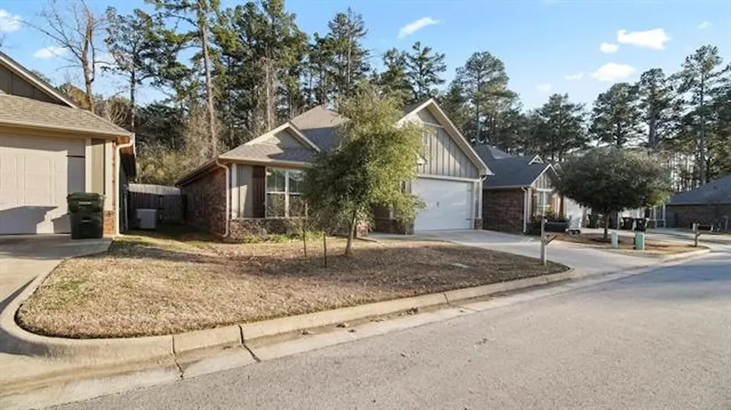 2927 Meadow Brook Trail Tyler TX 75701