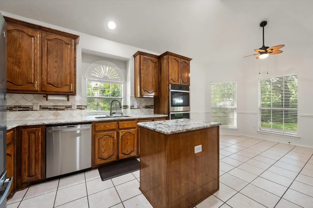 7700 Buccaneer Circle Arlington TX 76016