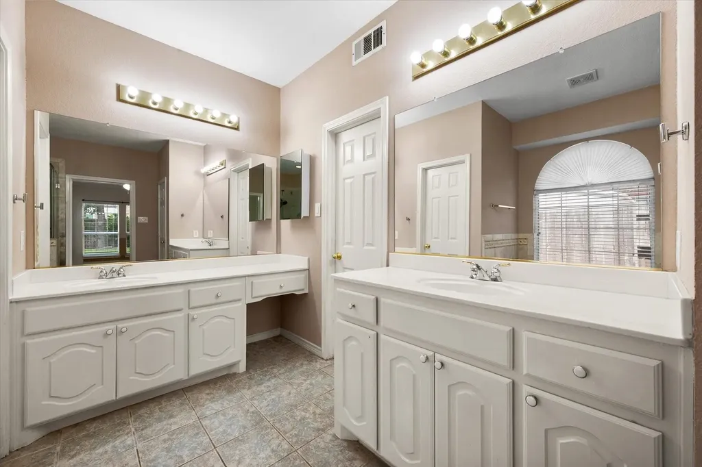 7700 Buccaneer Circle Arlington TX 76016