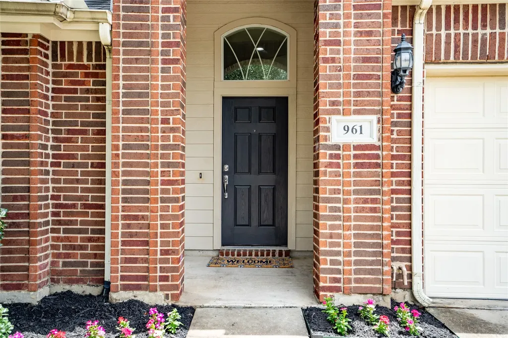 961 Roundup Street Cross Roads TX 76227