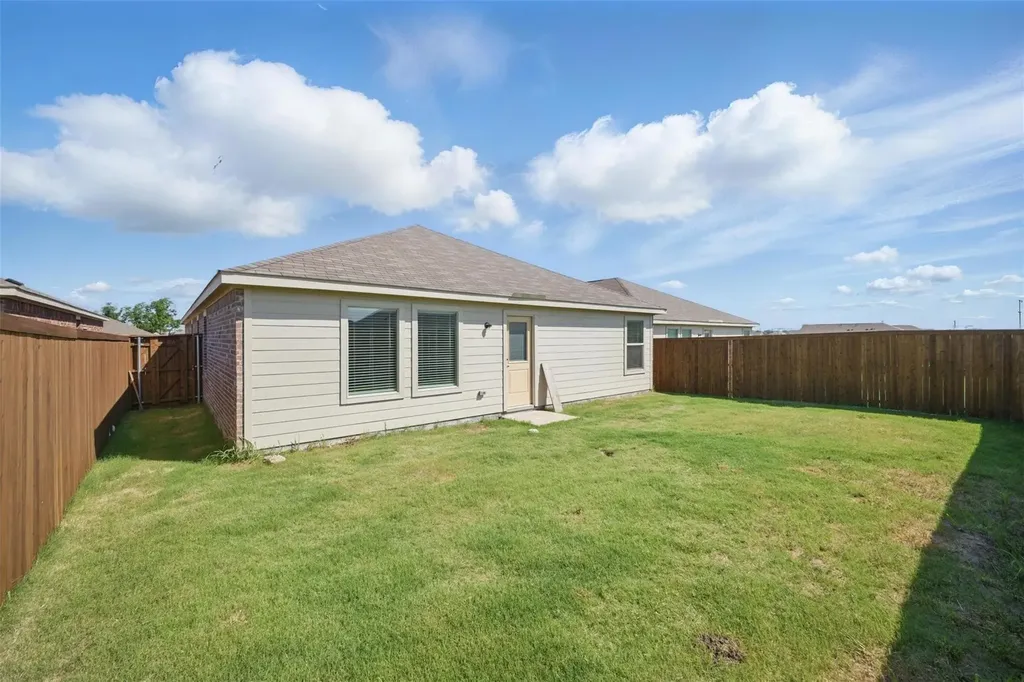 1326 Eldridge Pond Street Forney TX 75126