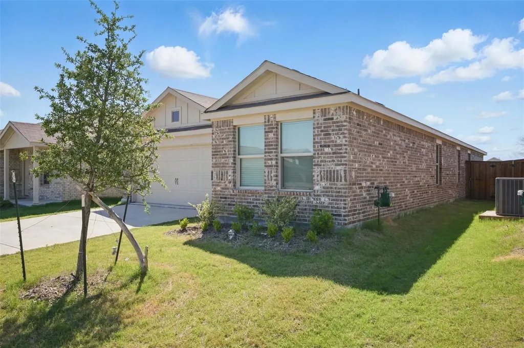 1326 Eldridge Pond Street Forney TX 75126