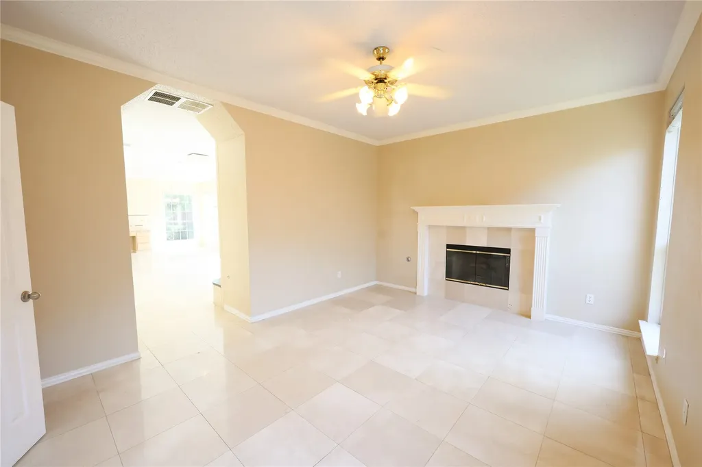 1931 Paloma Way Arlington TX 76006