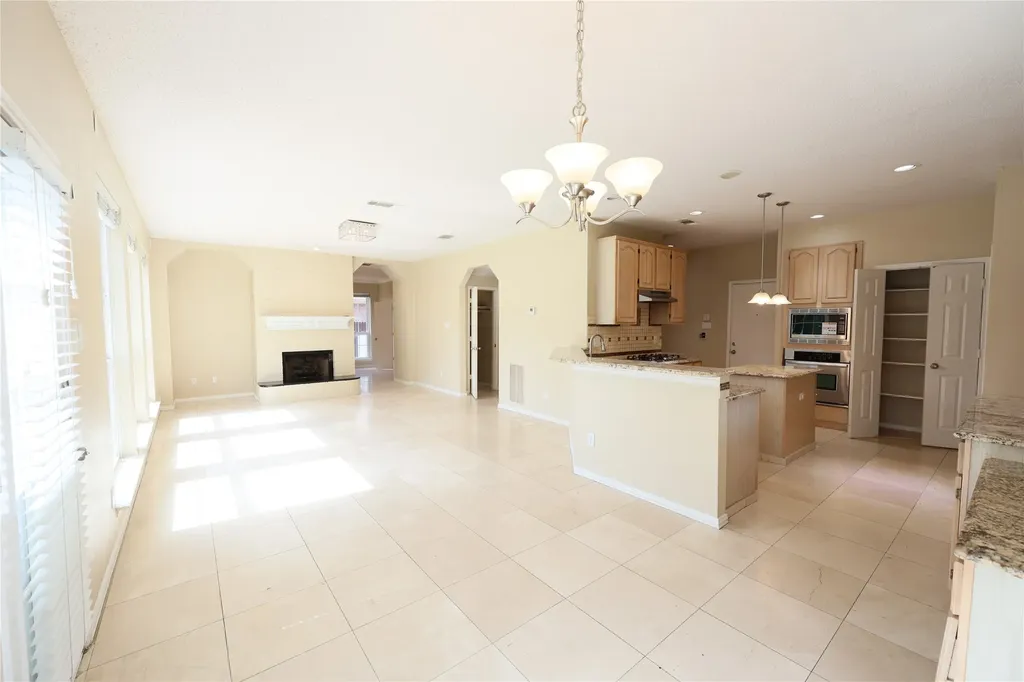 1931 Paloma Way Arlington TX 76006