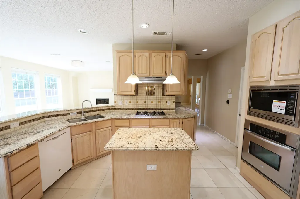 1931 Paloma Way Arlington TX 76006