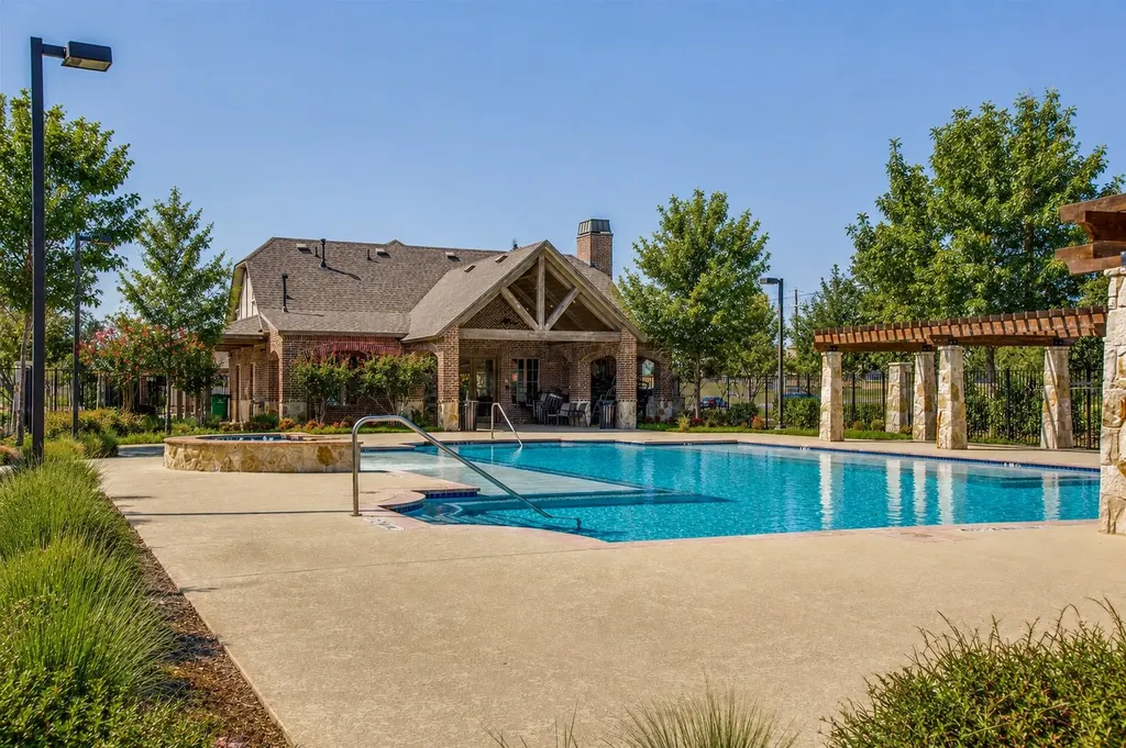 4646G Rhett Lane Carrollton TX 75010
