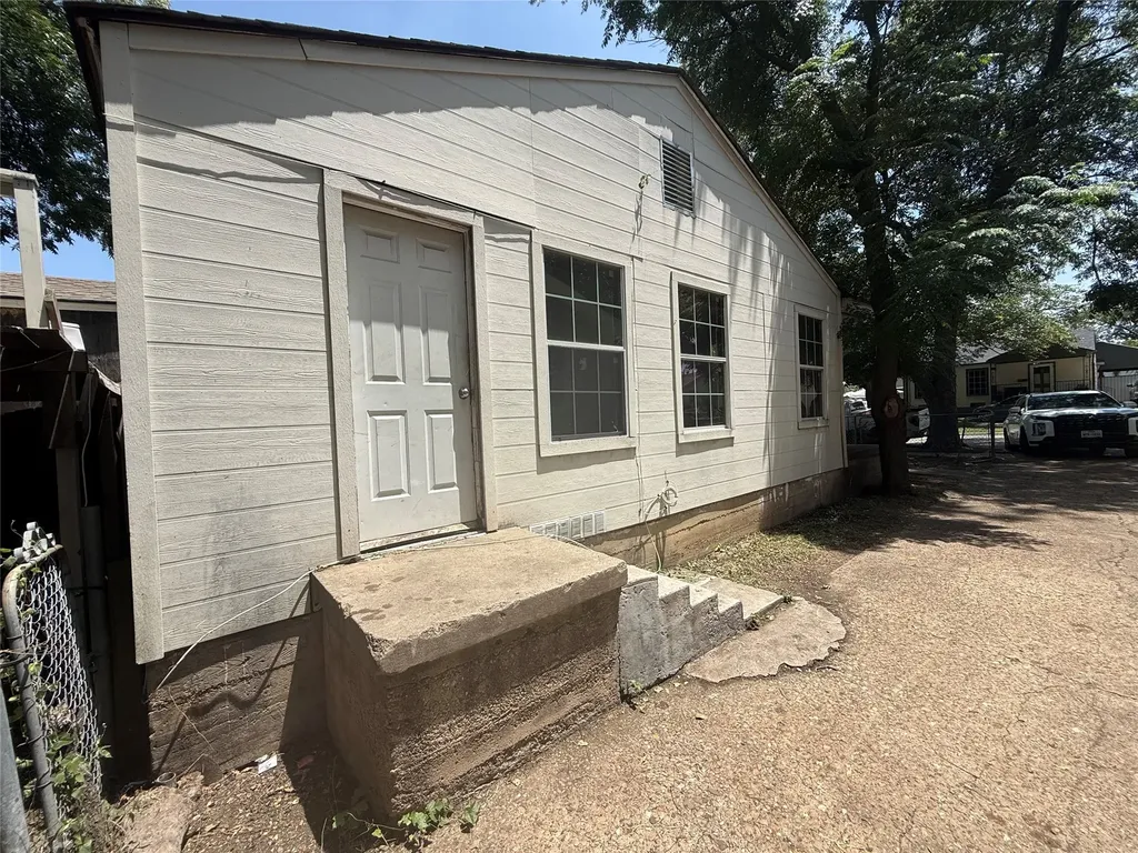 2631 Bentley Avenue Dallas TX 75211