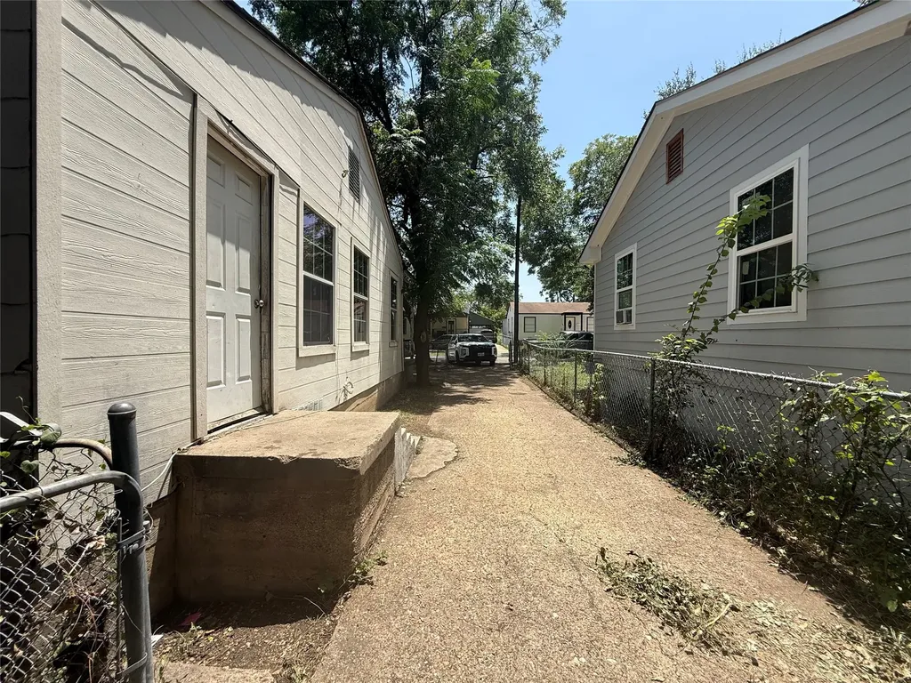 2631 Bentley Avenue Dallas TX 75211