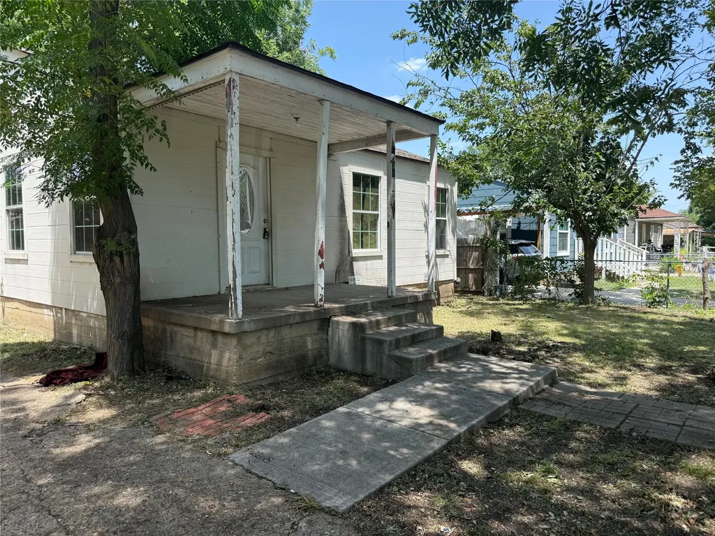 2631 Bentley Avenue Dallas TX 75211
