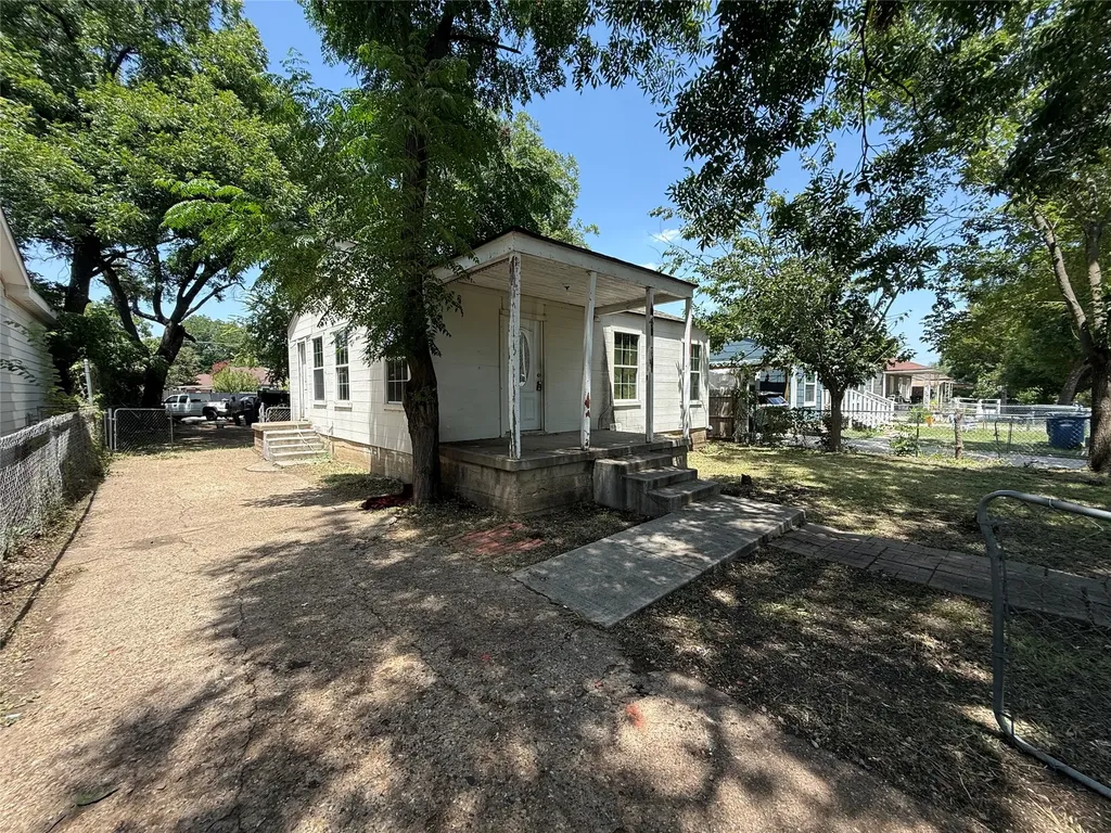 2631 Bentley Avenue Dallas TX 75211