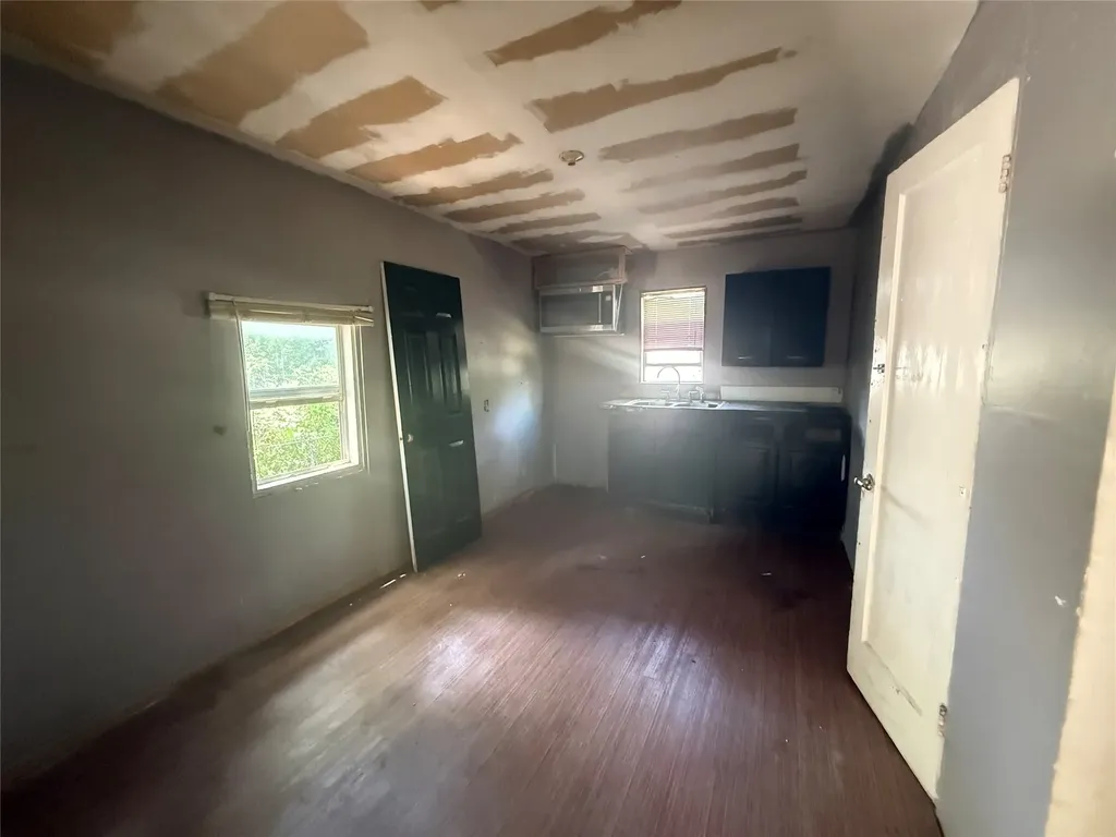 2631 Bentley Avenue Dallas TX 75211