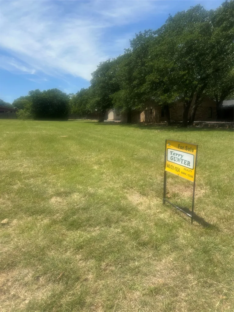 1202 Woodland Trail Drive Bowie TX 76230