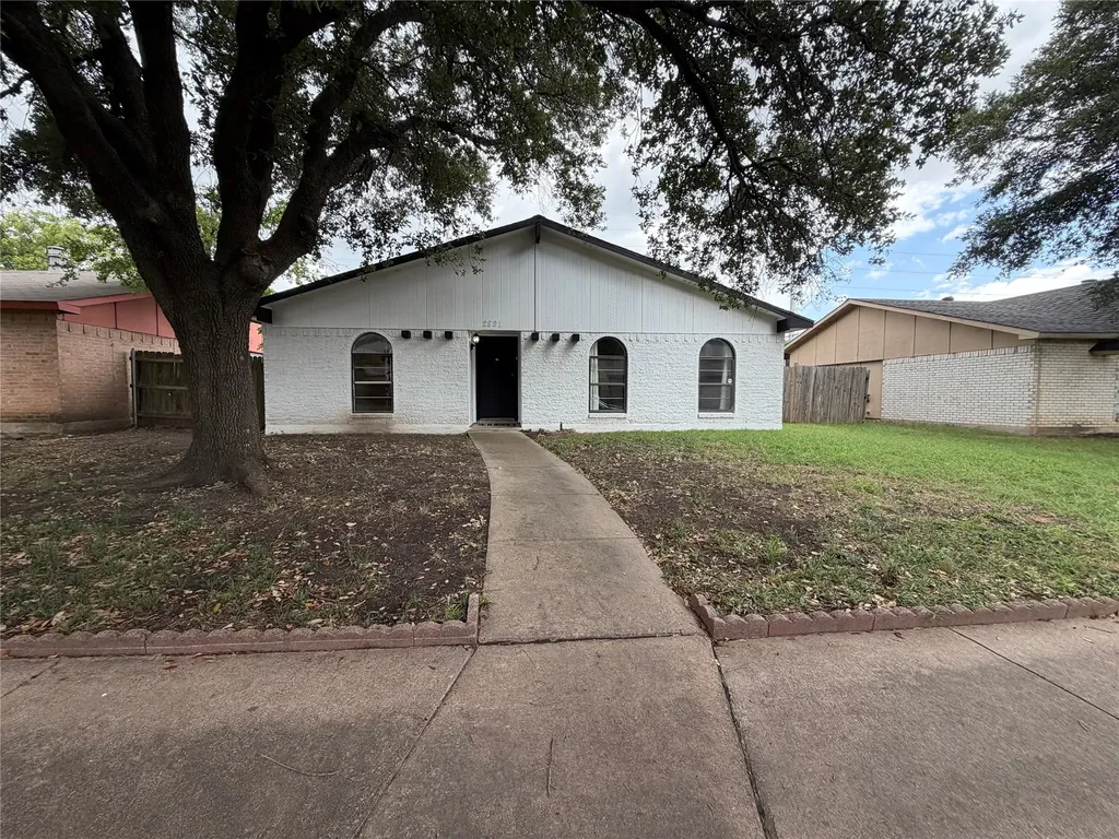 2821 Teakwood Drive Garland TX 75044