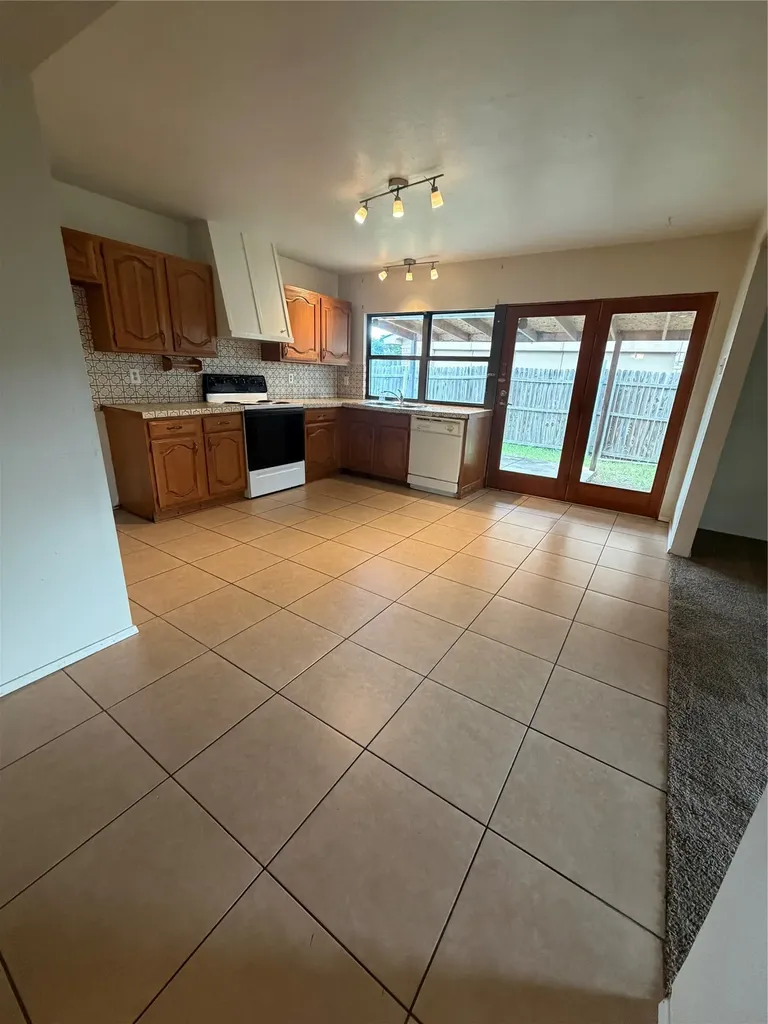 2821 Teakwood Drive Garland TX 75044