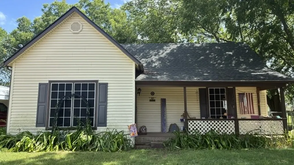 102 E 14th Street Joshua TX 76058
