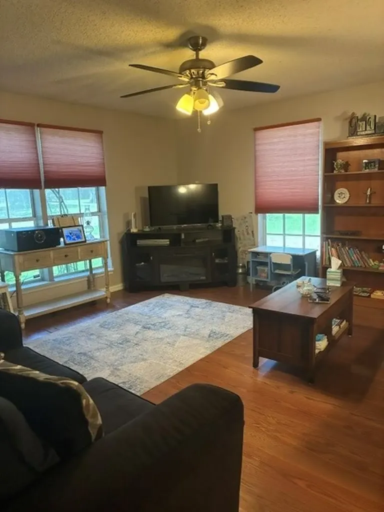 102 E 14th Street Joshua TX 76058