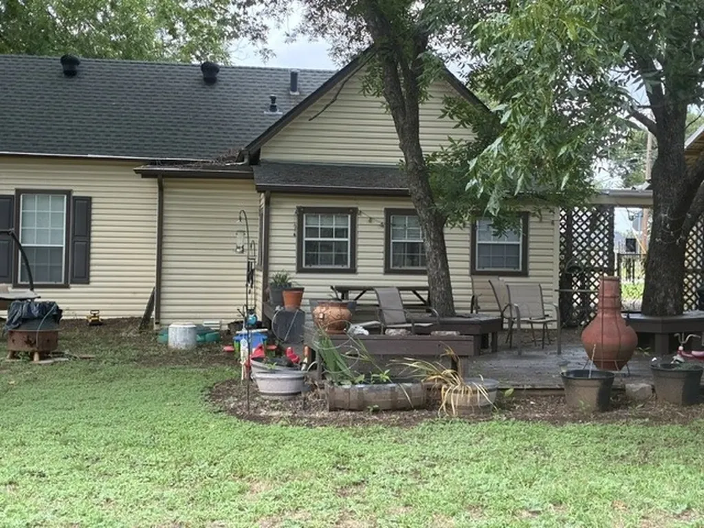 102 E 14th Street Joshua TX 76058