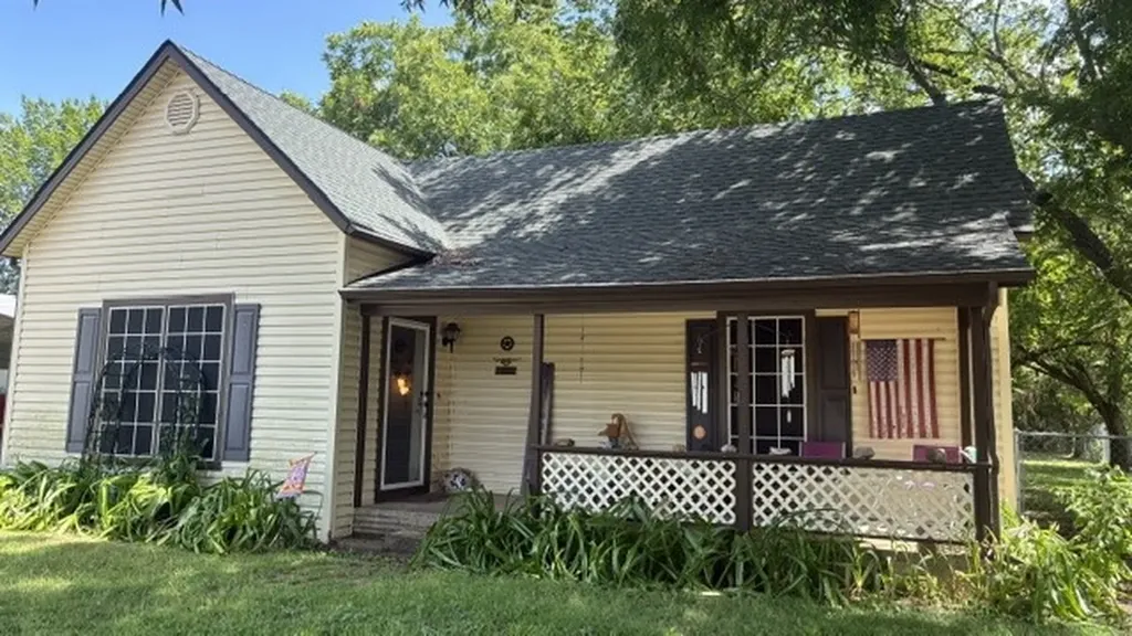 102 E 14th Street Joshua TX 76058