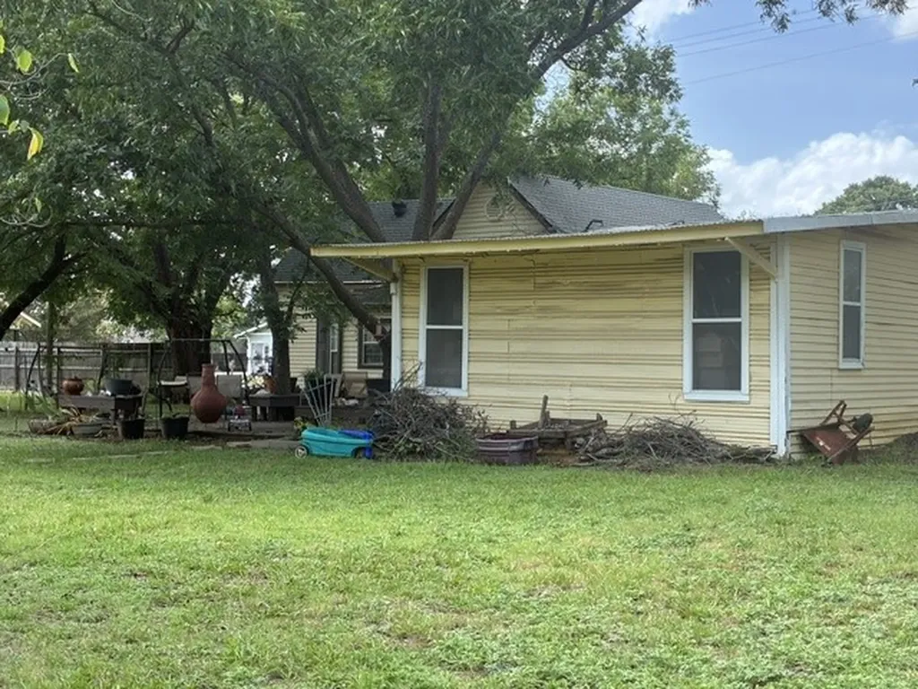 102 E 14th Street Joshua TX 76058