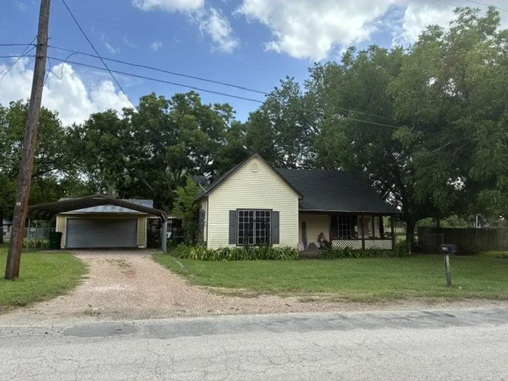 102 E 14th Street Joshua TX 76058