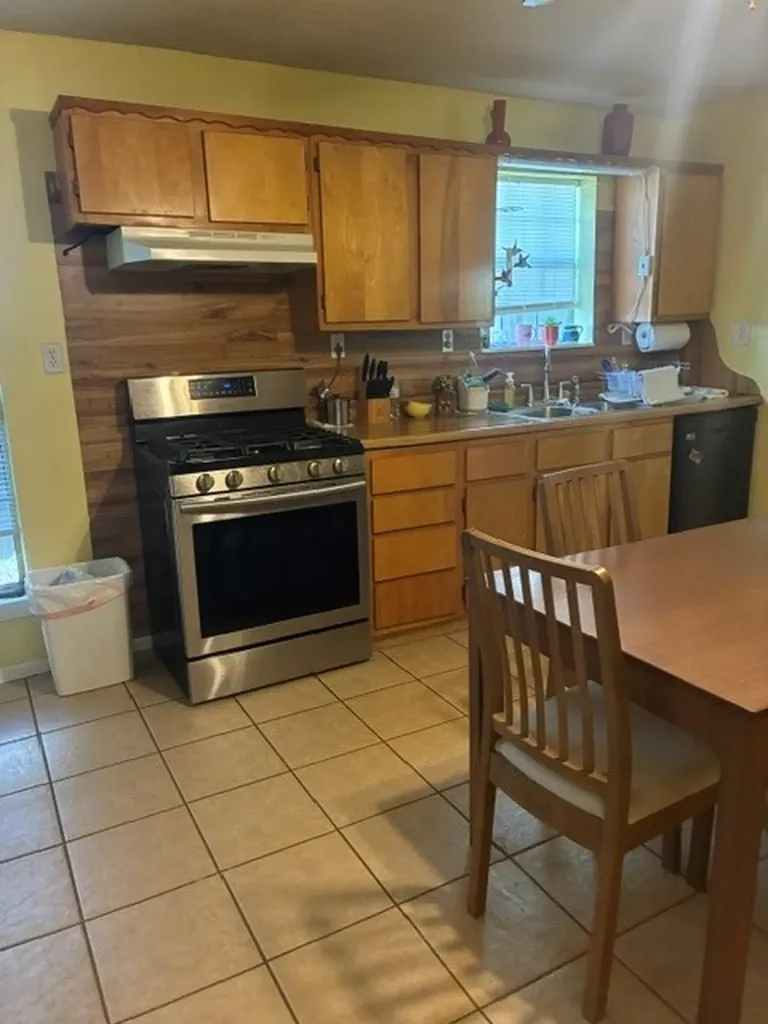 102 E 14th Street Joshua TX 76058