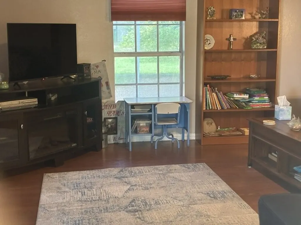 102 E 14th Street Joshua TX 76058